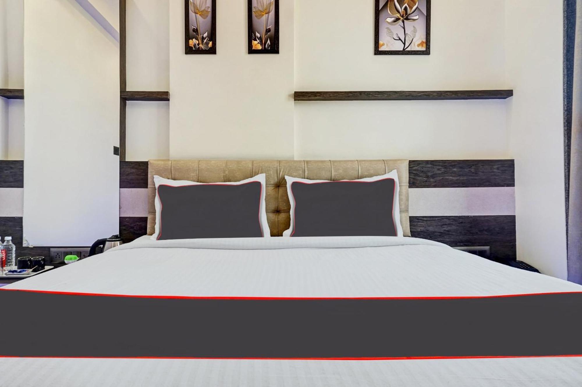 Hotel Super Townhouse Poona Royal Pimpri-Chinchwad Zewnętrze zdjęcie