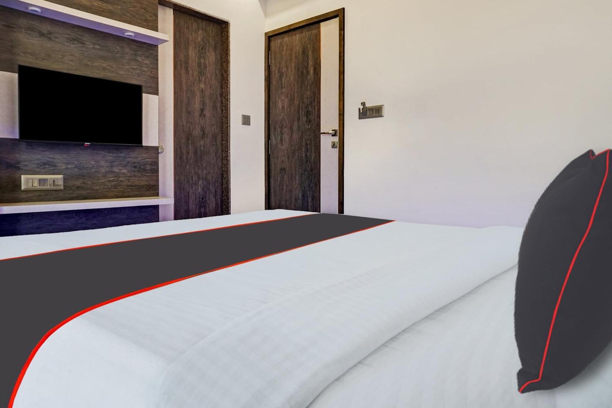 Hotel Super Townhouse Poona Royal Pimpri-Chinchwad Zewnętrze zdjęcie