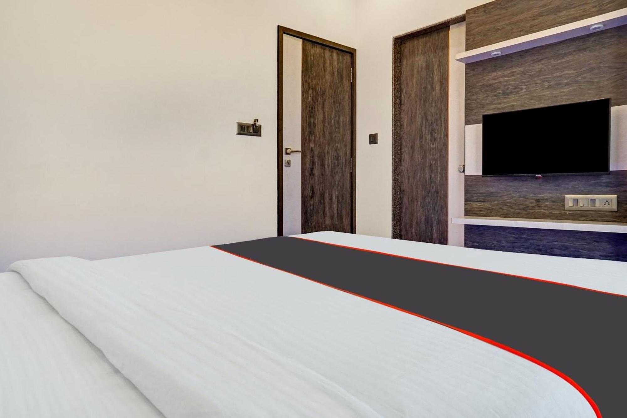 Hotel Super Townhouse Poona Royal Pimpri-Chinchwad Zewnętrze zdjęcie