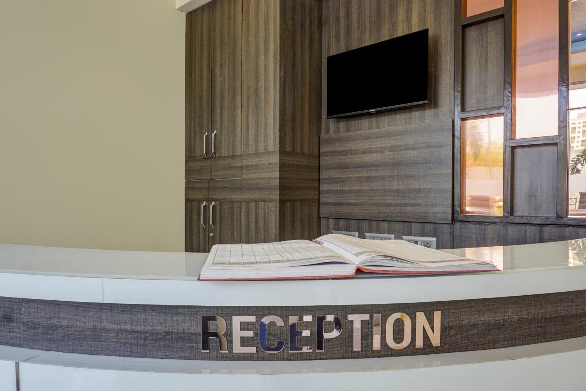 Hotel Super Townhouse Poona Royal Pimpri-Chinchwad Zewnętrze zdjęcie