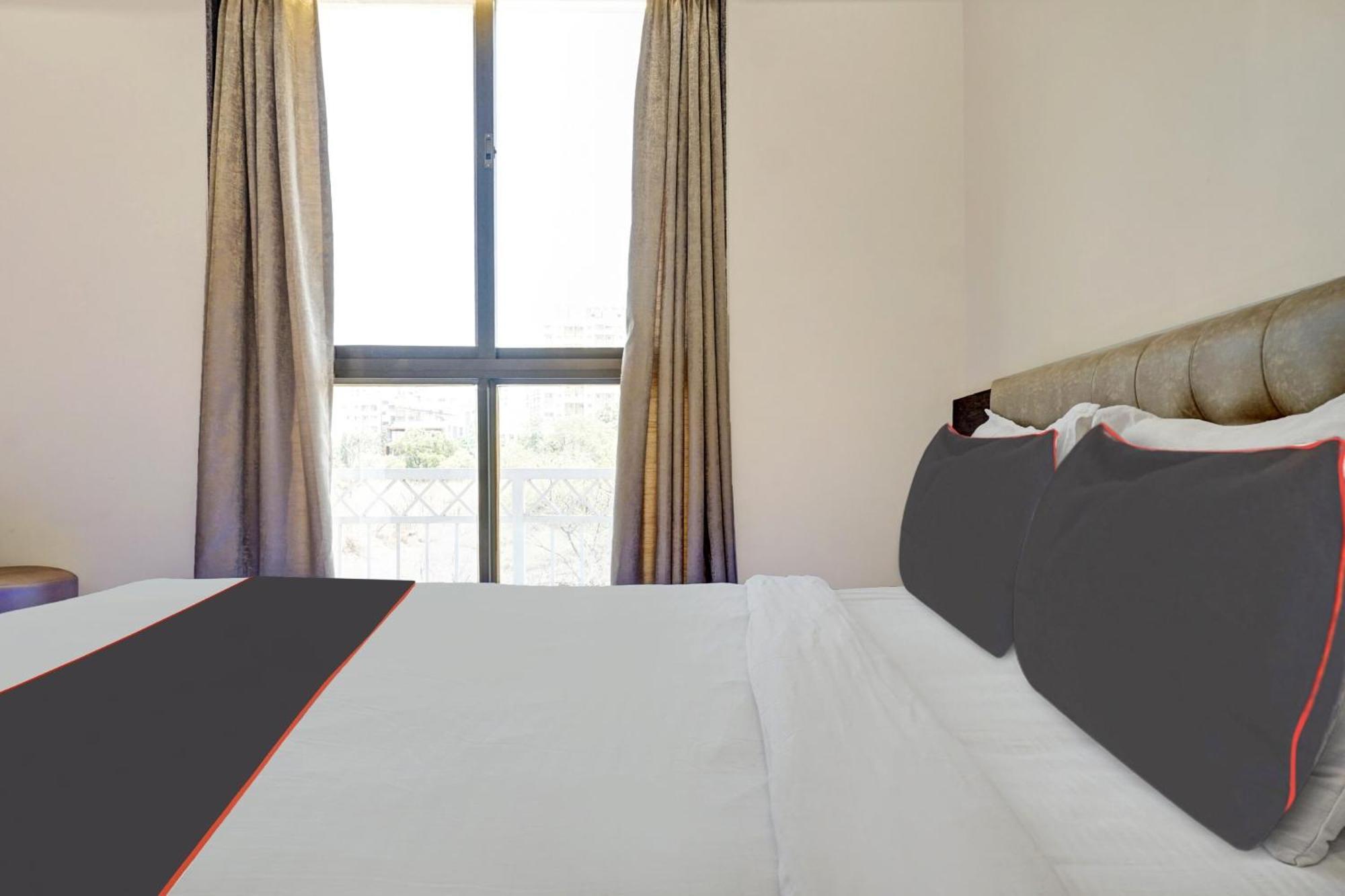 Hotel Super Townhouse Poona Royal Pimpri-Chinchwad Zewnętrze zdjęcie