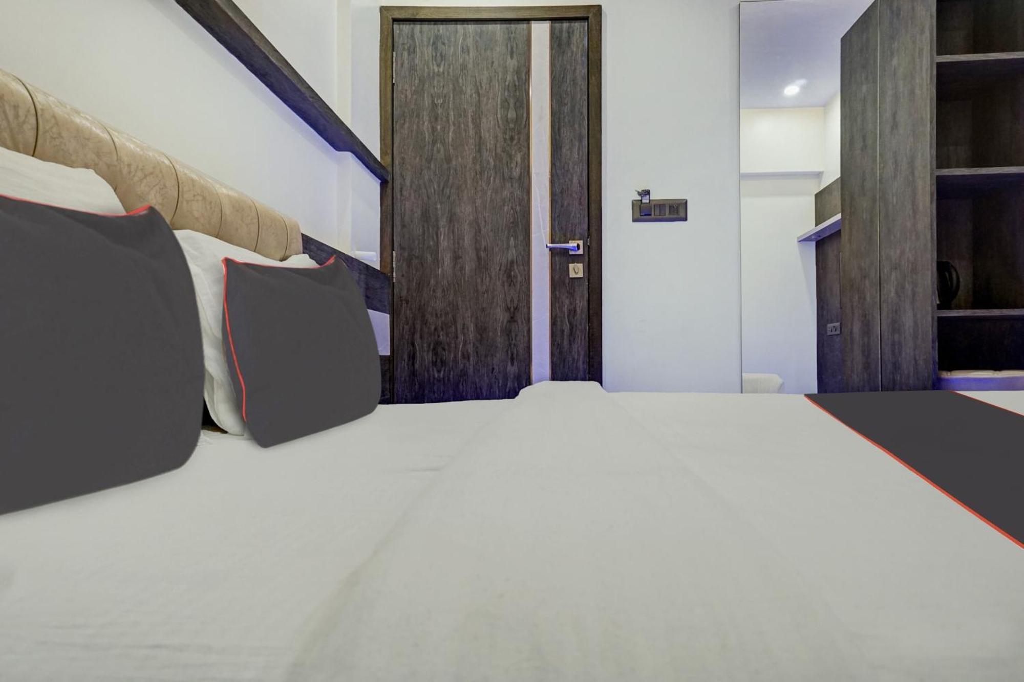 Hotel Super Townhouse Poona Royal Pimpri-Chinchwad Zewnętrze zdjęcie